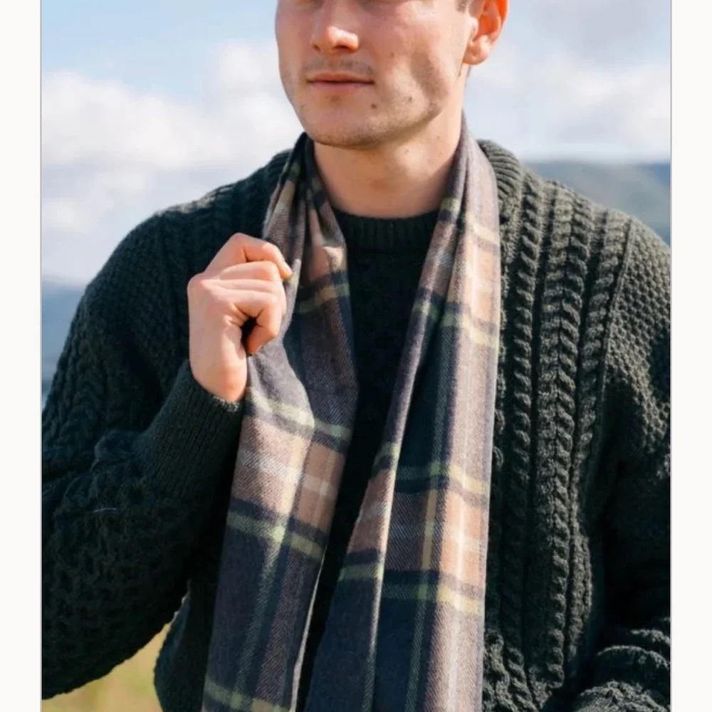 NWT John Hanly 100% Extra Fine Merino Wool Plaid Scarf Grey Beige Green Ireland